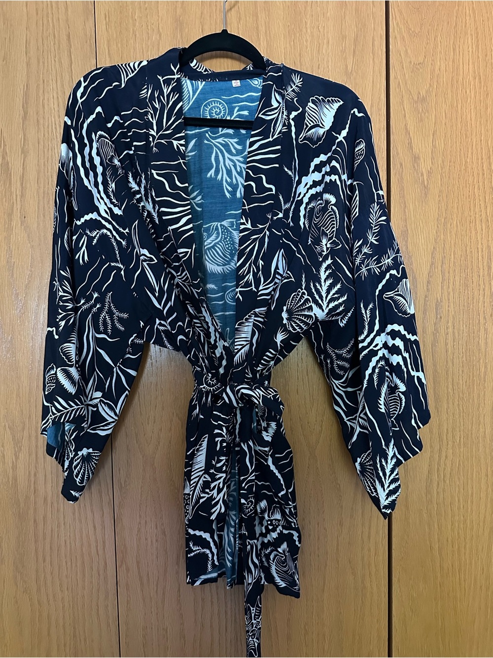 Vintage Women's Navy & White Floral Tie-Front Kimono Jacket